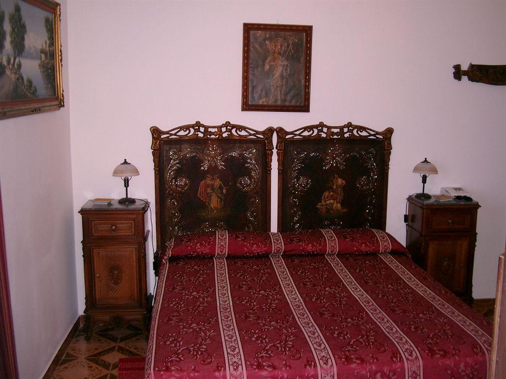 Hotel La Riva Giardini-Naxos Extérieur photo