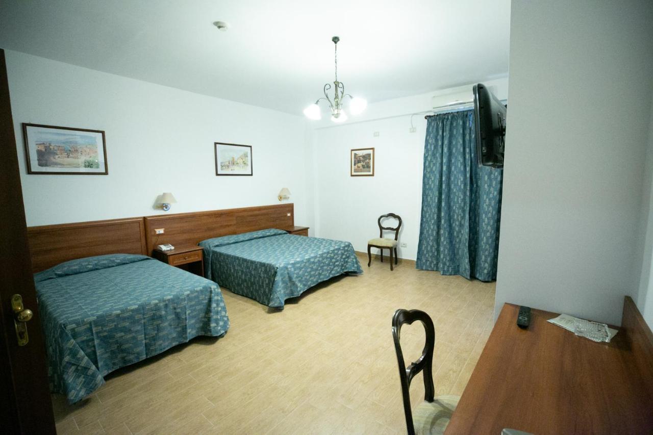 Hotel La Riva Giardini-Naxos Extérieur photo