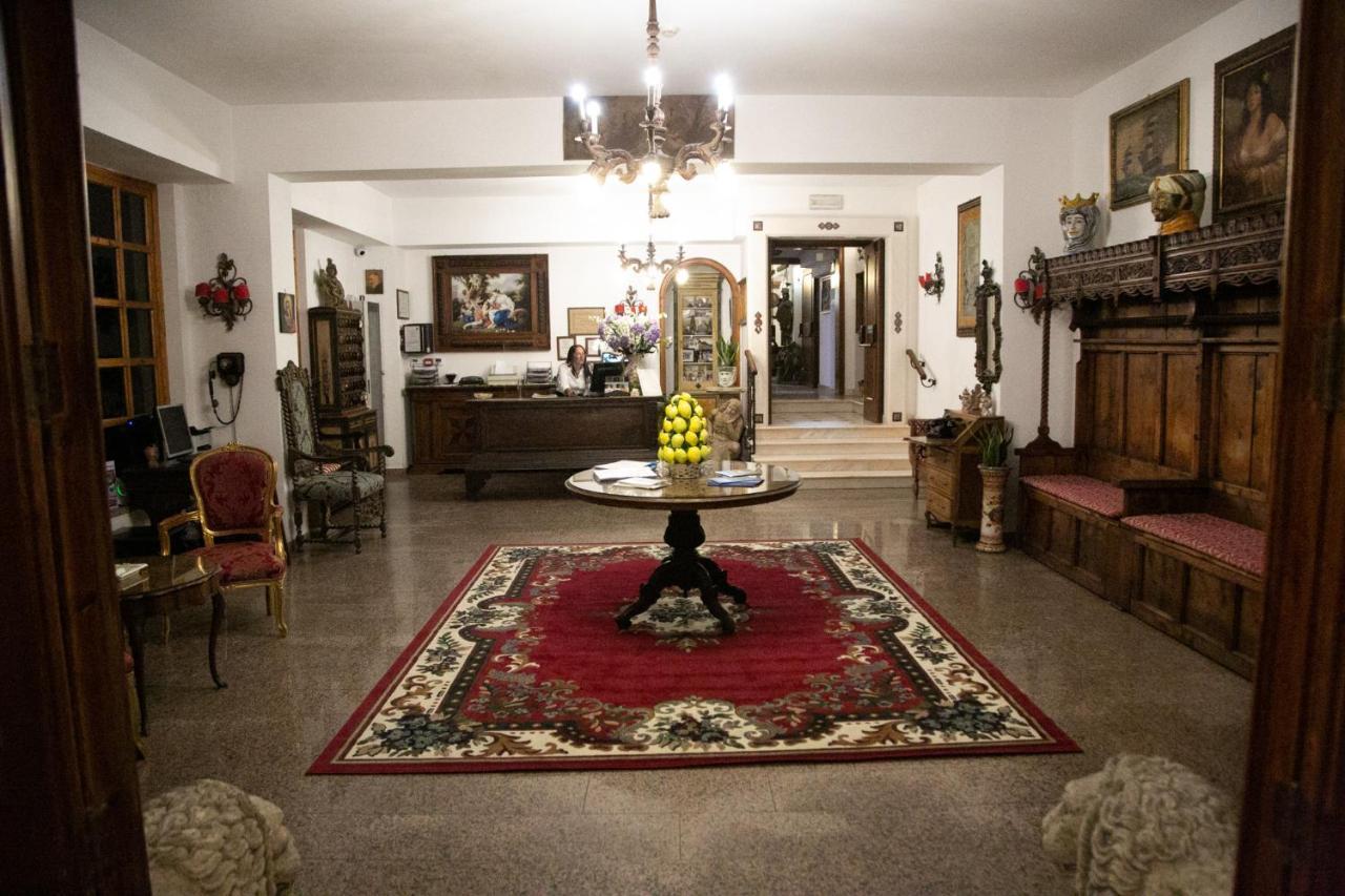 Hotel La Riva Giardini-Naxos Extérieur photo