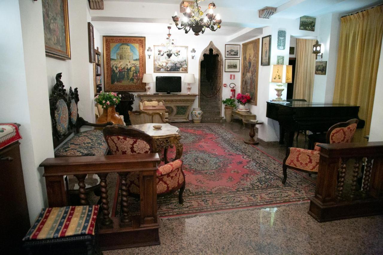 Hotel La Riva Giardini-Naxos Extérieur photo