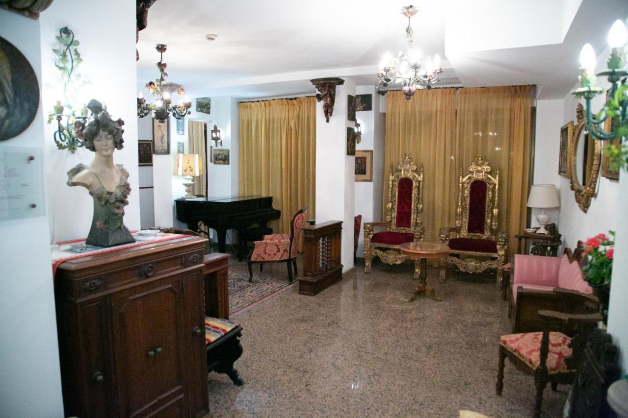 Hotel La Riva Giardini-Naxos Extérieur photo