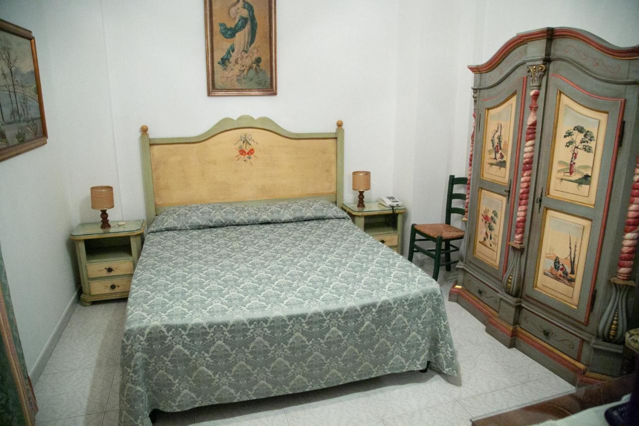 Hotel La Riva Giardini-Naxos Extérieur photo