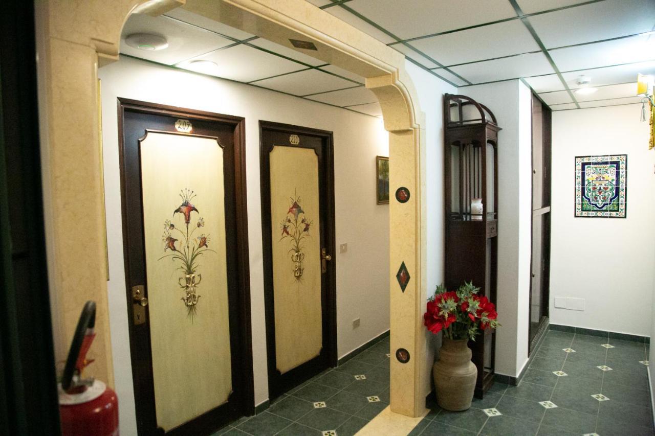 Hotel La Riva Giardini-Naxos Extérieur photo