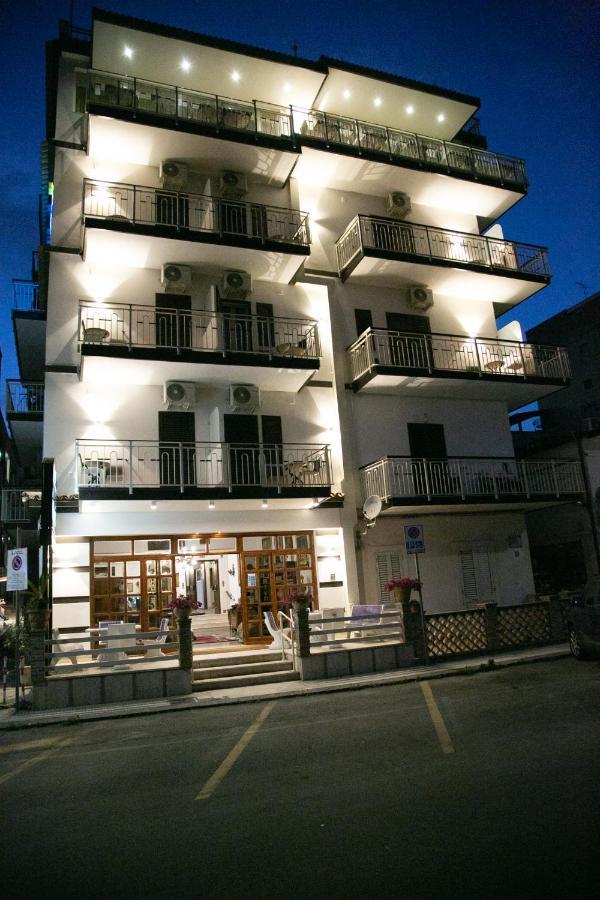 Hotel La Riva Giardini-Naxos Extérieur photo