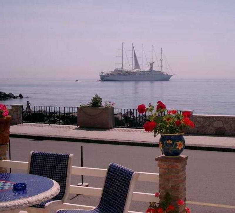 Hotel La Riva Giardini-Naxos Extérieur photo