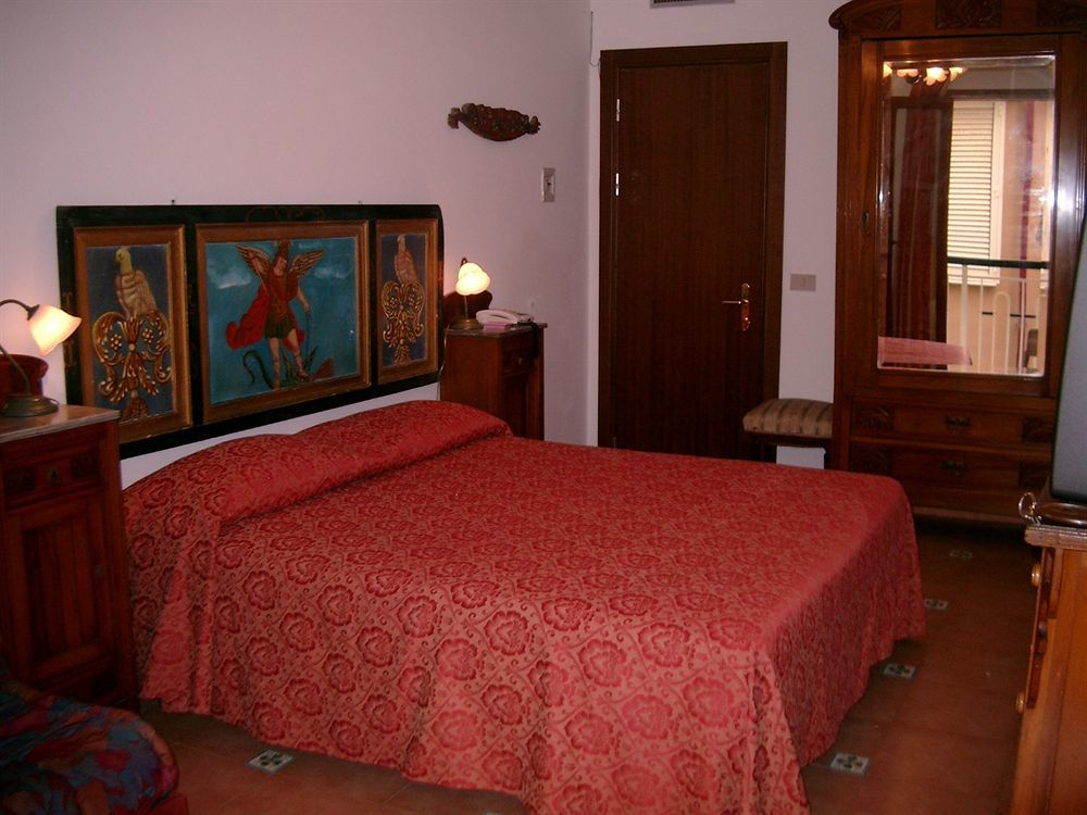 Hotel La Riva Giardini-Naxos Extérieur photo