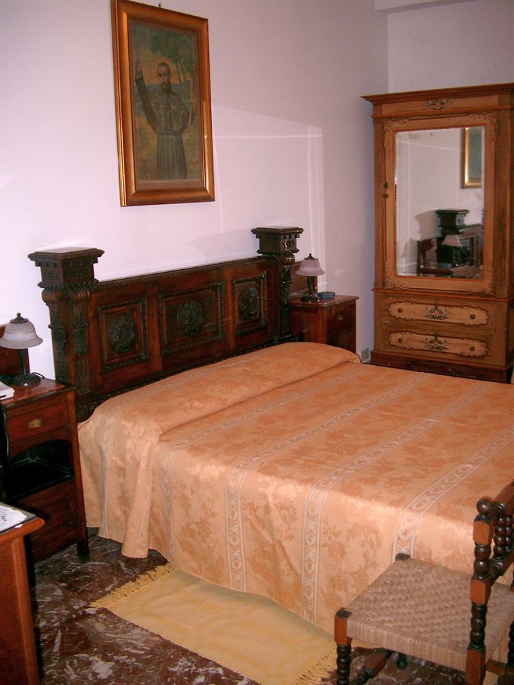 Hotel La Riva Giardini-Naxos Extérieur photo