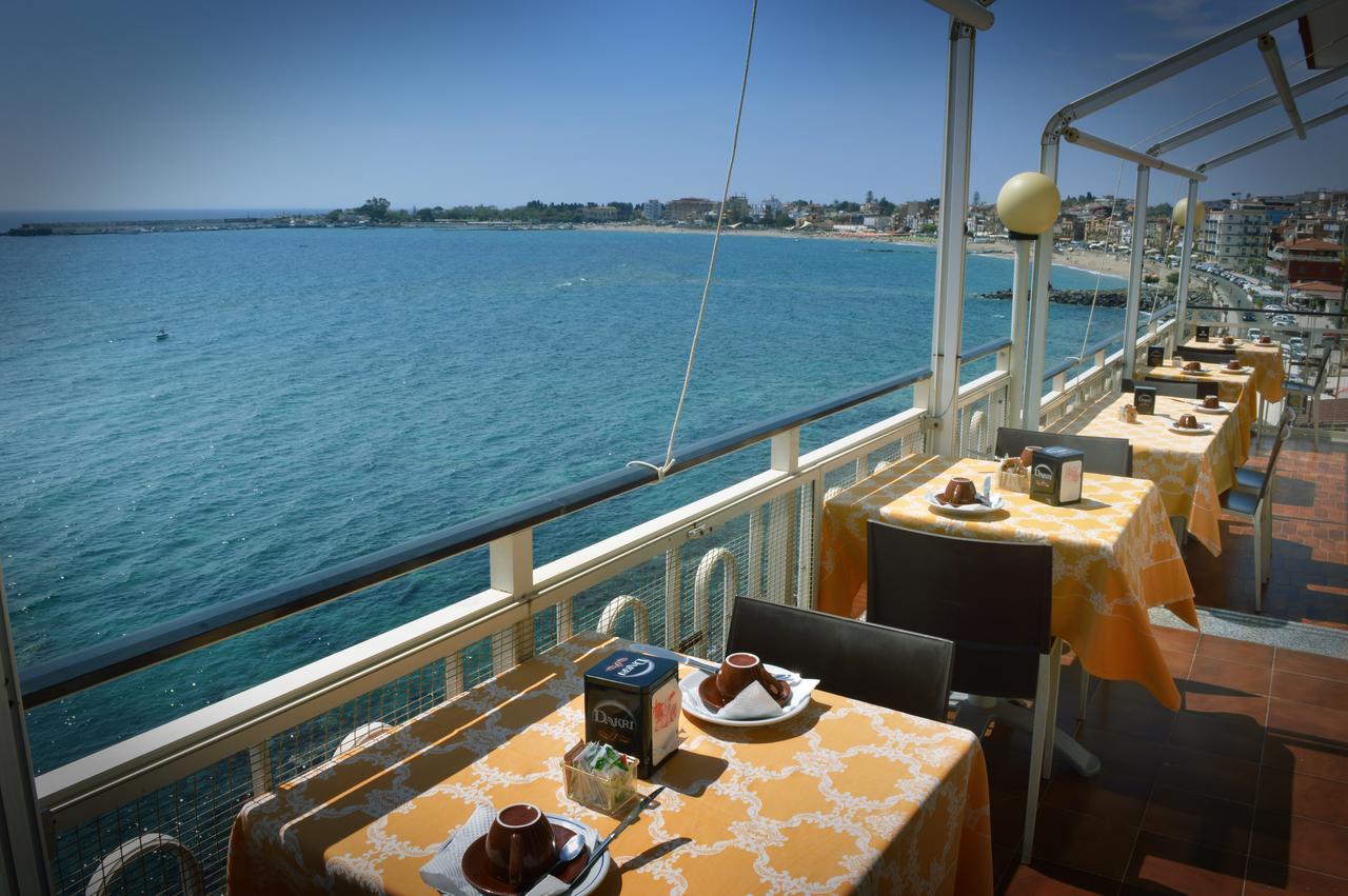 Hotel La Riva Giardini-Naxos Extérieur photo