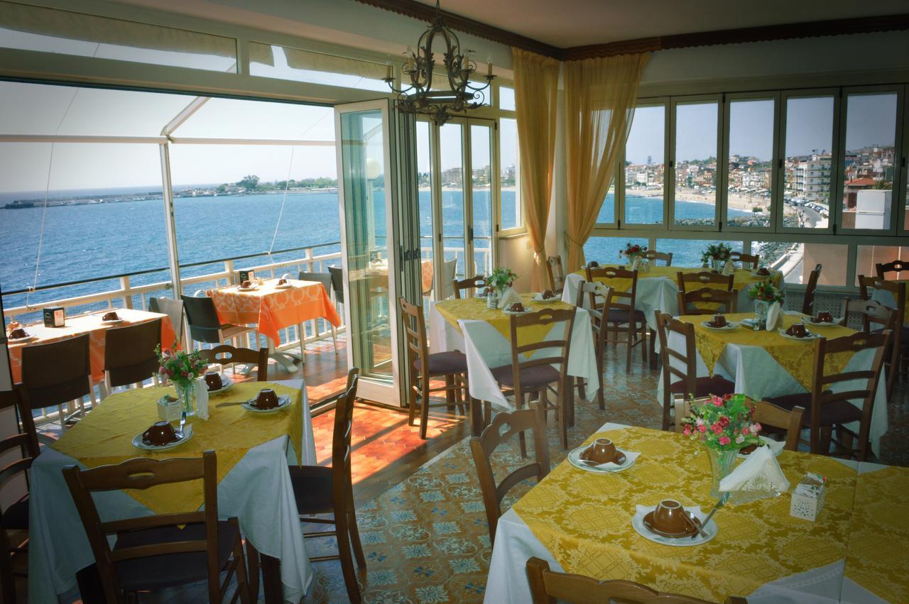 Hotel La Riva Giardini-Naxos Extérieur photo