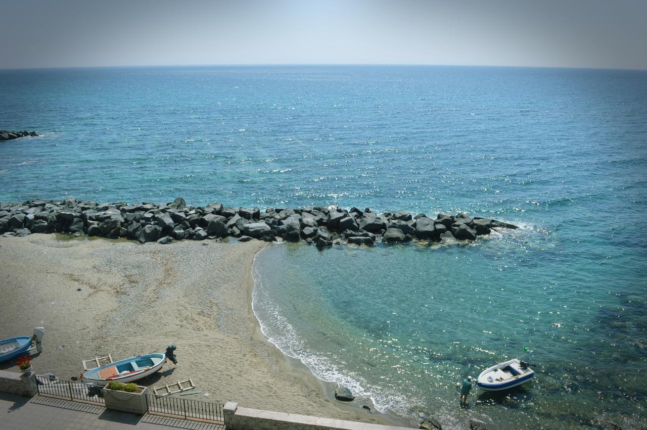 Hotel La Riva Giardini-Naxos Extérieur photo