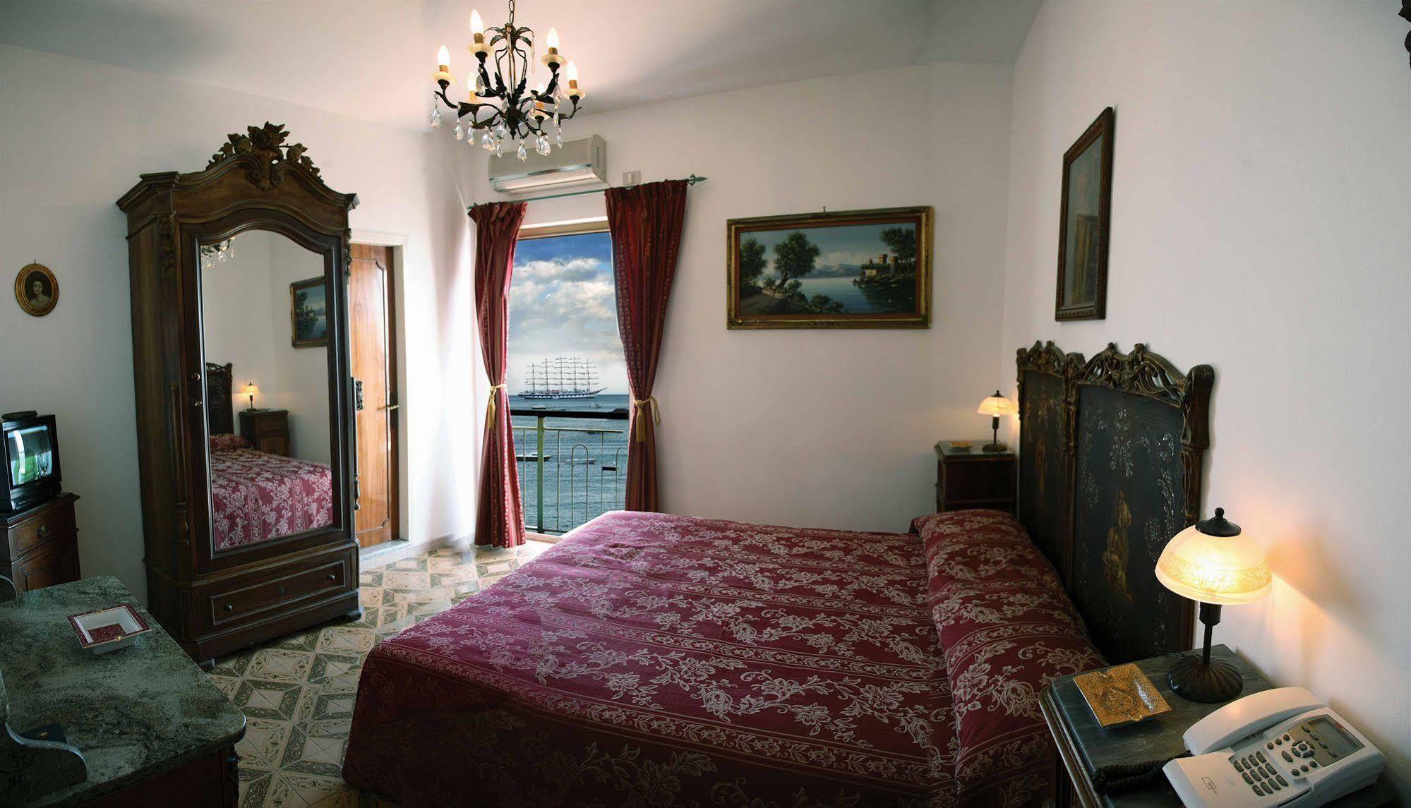 Hotel La Riva Giardini-Naxos Extérieur photo