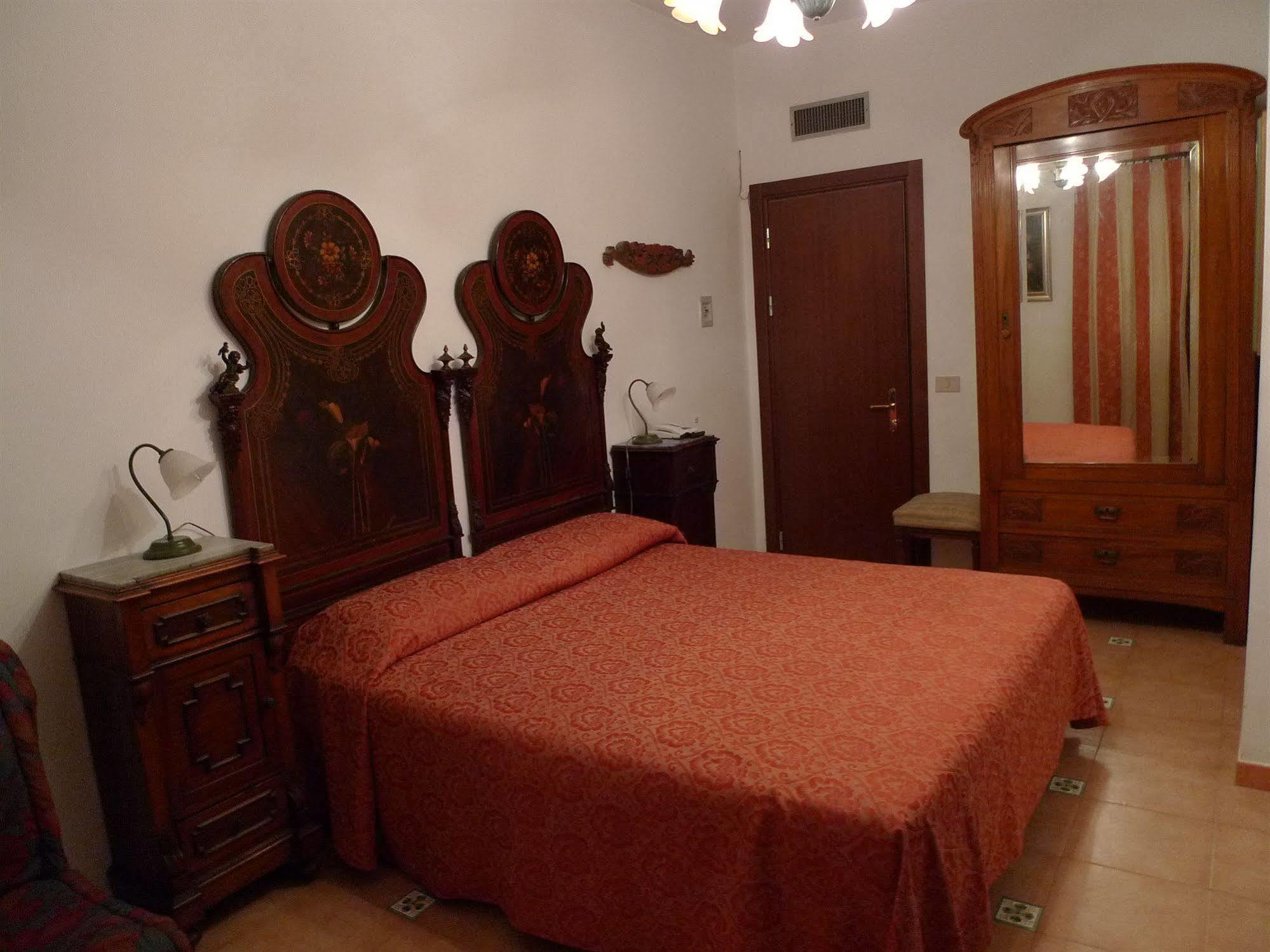 Hotel La Riva Giardini-Naxos Extérieur photo