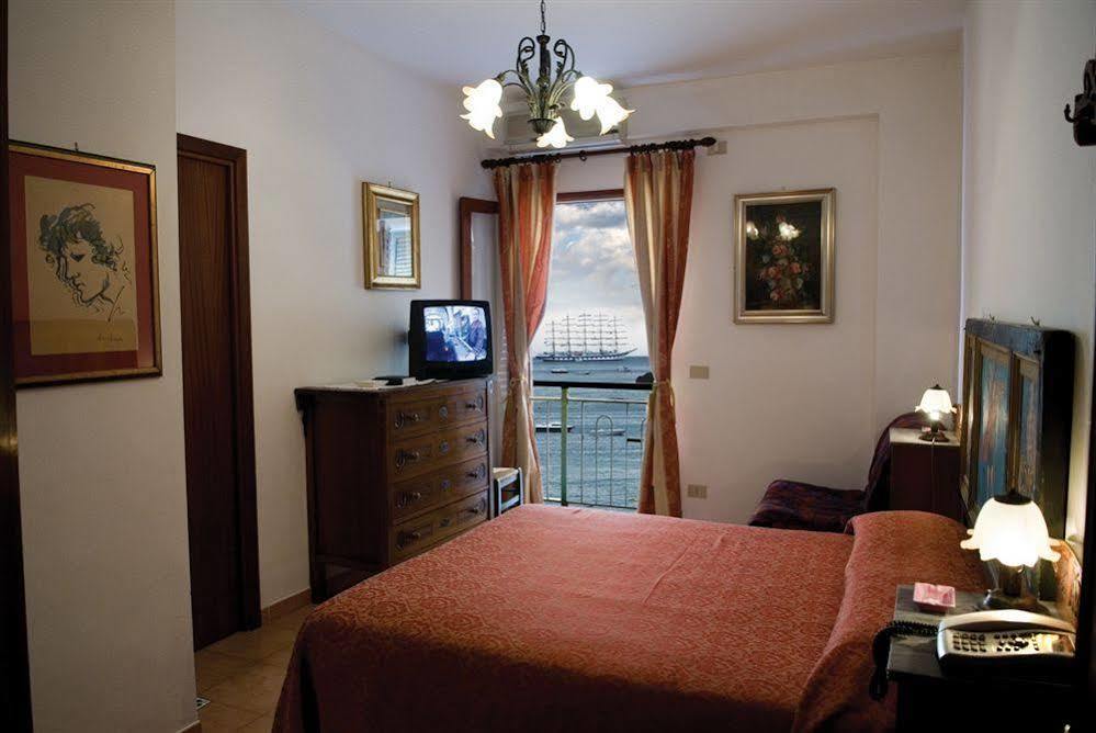 Hotel La Riva Giardini-Naxos Extérieur photo