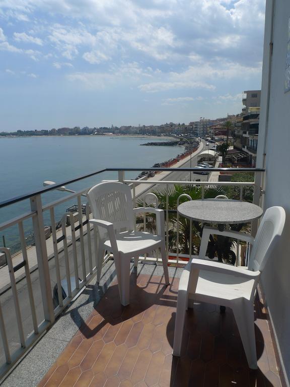 Hotel La Riva Giardini-Naxos Extérieur photo