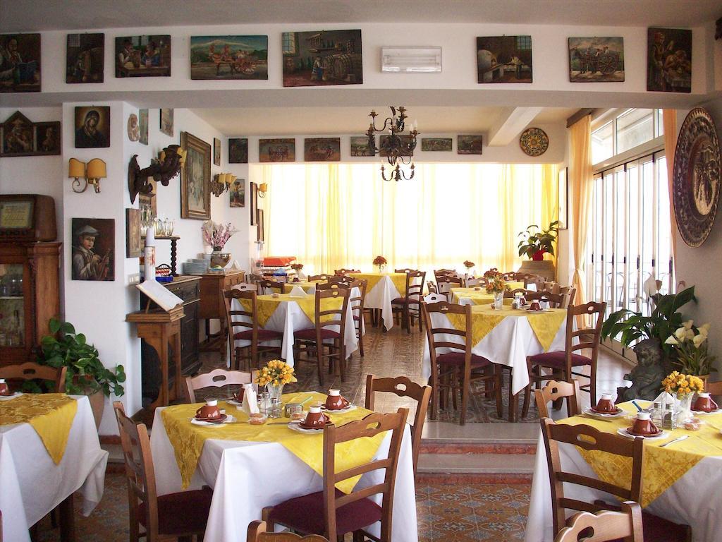Hotel La Riva Giardini-Naxos Extérieur photo
