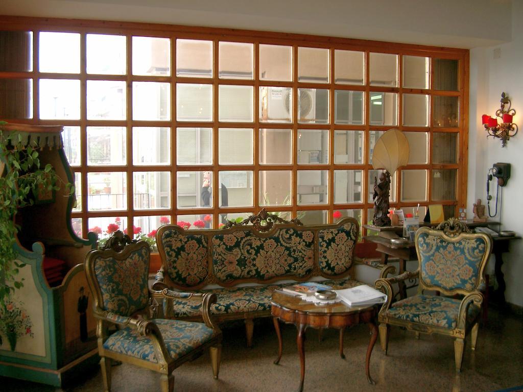 Hotel La Riva Giardini-Naxos Extérieur photo