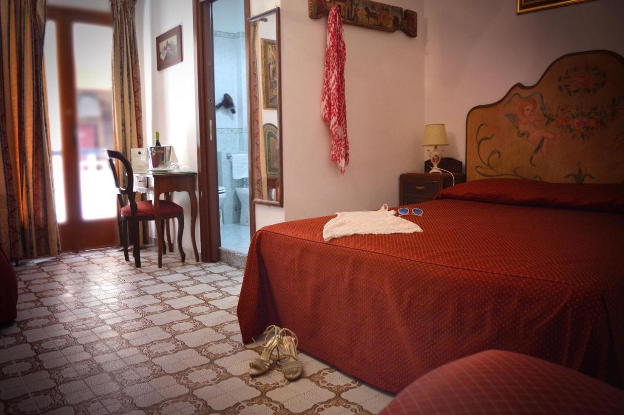 Hotel La Riva Giardini-Naxos Extérieur photo
