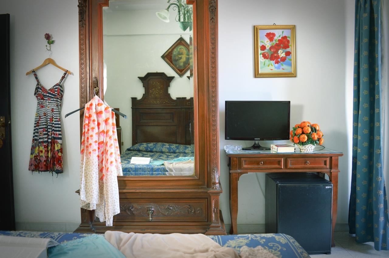 Hotel La Riva Giardini-Naxos Extérieur photo