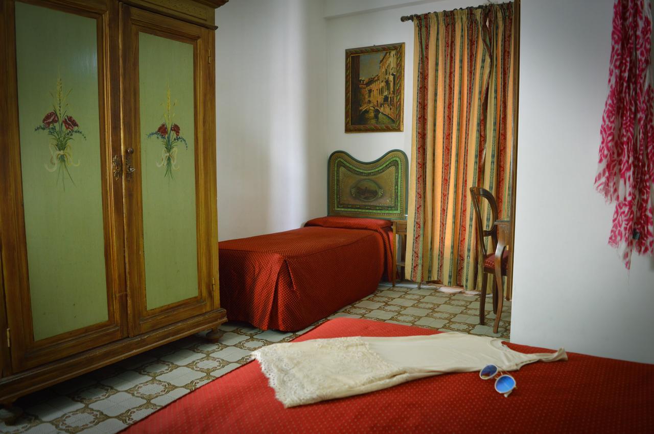 Hotel La Riva Giardini-Naxos Extérieur photo