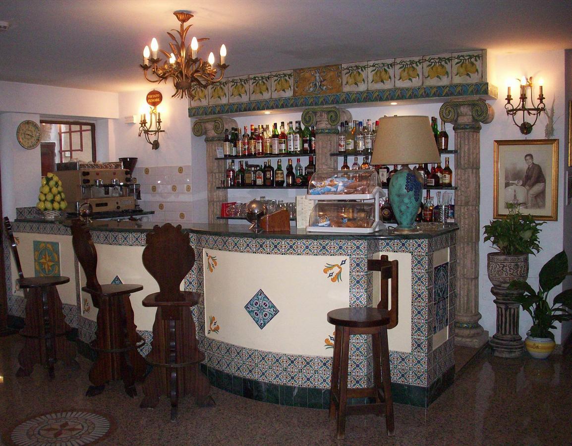 Hotel La Riva Giardini-Naxos Extérieur photo